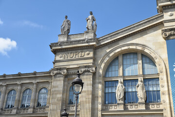 Statues de la gare du Nord à Paris. France