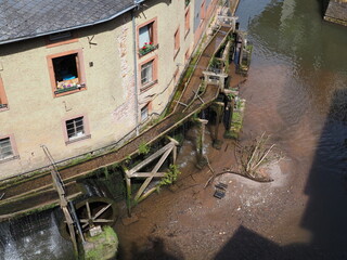 Saarburg -  Wasserfall im Stadtzentrum mit Museum Amüseum (ehem. Mühle)