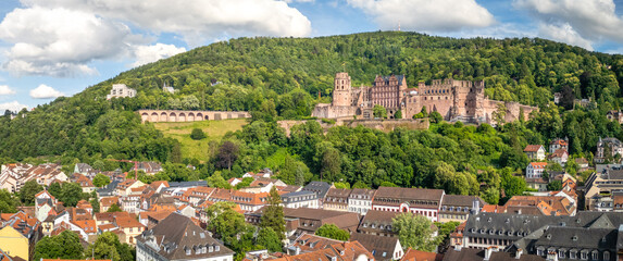 Obraz premium Scenic view of Heidelberg Castle and the old town in Heidelberg, Germany under a blue sky with the white clouds