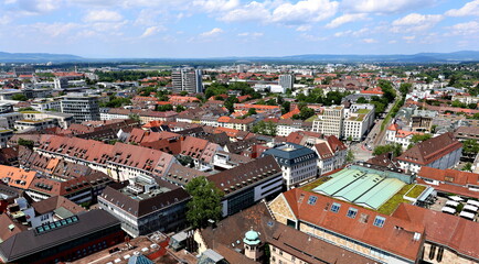 Fototapeta premium Nördliche Altstadt von Freiburg und Freiburg Herdern