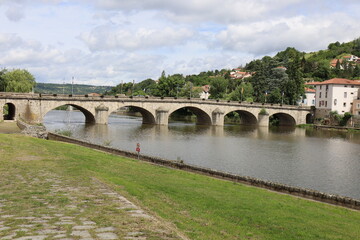 Pont sur le fleuve Loire, ville de Brives-Charensac, département de la Haute Loire, France
