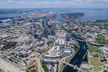 Obraz premium Beautiful aerial view of the Tampa bay City, it's Skyscrapers and Ybor city