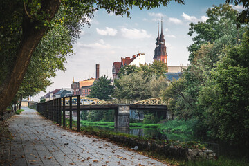 bulwary nad Młynówką w Opolu z katedrą © Henryk Niestrój