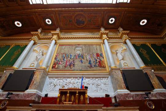 The forum in Bourbon palace , the seat of the French National Assembly, the lower legislative chamber of the French government.
