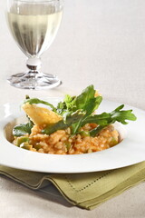 Asparagus risotto with pirarucu and fried cassava chips