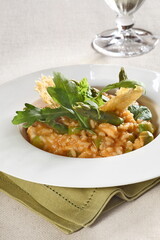 Asparagus risotto with pirarucu and fried cassava chips