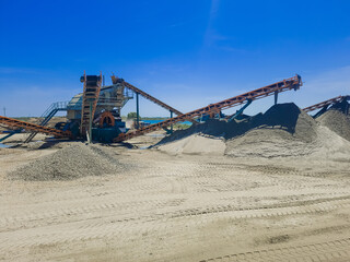 Mine lake gravel grading machine