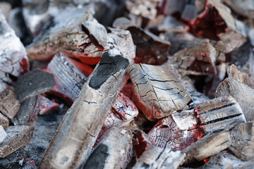 Holzkohlegrill, glühende Grillkohle