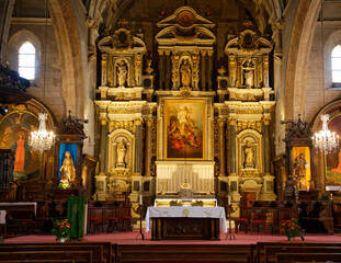 L'autel  de l'église d'Auray
