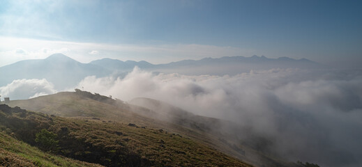 車山山頂から雲海を眺める