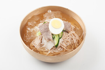 A food made by cutting cucumbers into small pieces, pickling them in salt or soy sauce, adding them to cold soup, and adding green onions, vinegar, sugar, and red pepper powder.