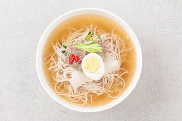 A food made by cutting cucumbers into small pieces, pickling them in salt or soy sauce, adding them to cold soup, and adding green onions, vinegar, sugar, and red pepper powder.