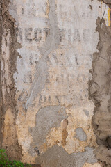 gros plan sur un vieux mur recouvert de peinture écaillée. Texture, arrière plan