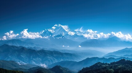 Obraz premium The sky is blue and the mountains are covered in snow