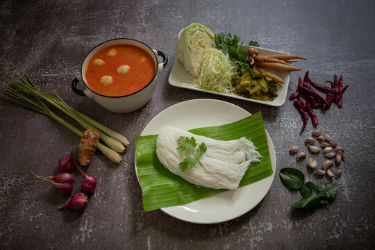 Thai Rice Noodles in Fish & Anchovy Curry Sauce. Kanom Cheen Num Ya (Fresh Thai rice noodle and a fish based sauce)