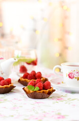 raspberry mini tart (cupcakes) and cup of tea