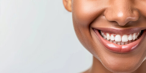 Obraz premium A woman smiling with white teeth
