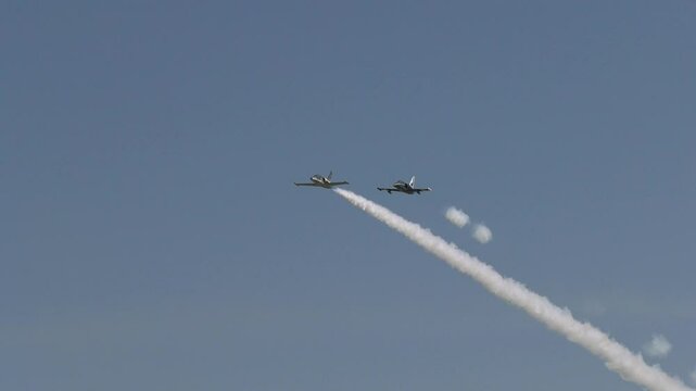 L39 jets flying in formation 