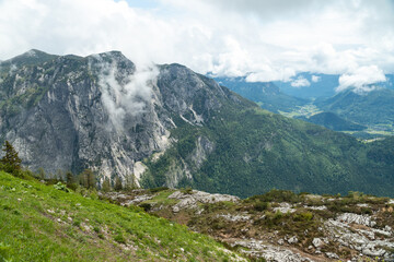 Blick vom Loser auf das tote Gebirge sowie das Ausseerland und den Dachsteingletscher,...