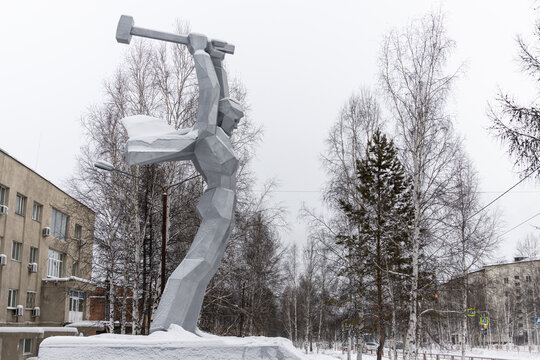 Sculpture &ldquo;Bridge Builder&rdquo;, Tynda city, Amur region, Siberia, Russia - January 22, 2024. Monument dedicated to the builders of the Baikal-Amur Mainline (BAM). Sculpture of a man with a sledgehammer.