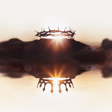 The background of Passion Week, the reversal of the crown and crown of thorns symbolizing suffering and trials, and the death and resurrection of Jesus.
