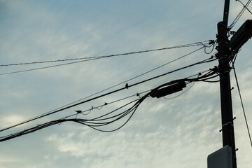 綺麗な夕空に映える電柱、電線のシルエット