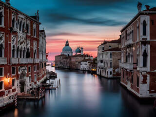 Paisaje de Venecia con reflejos de atardecer