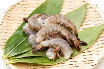 白背景にバナメイエビ