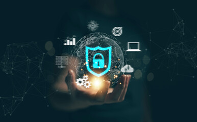 Obraz premium Cyber ​​security protection concept, personal data protection and financial transaction protection. Security lock technology protects personal information on smartphones.