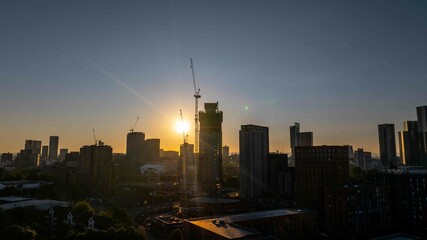 Obraz premium A serene aerial shot captures the essence of Manchester at dawn, highlighting the Deansgate area's vitality