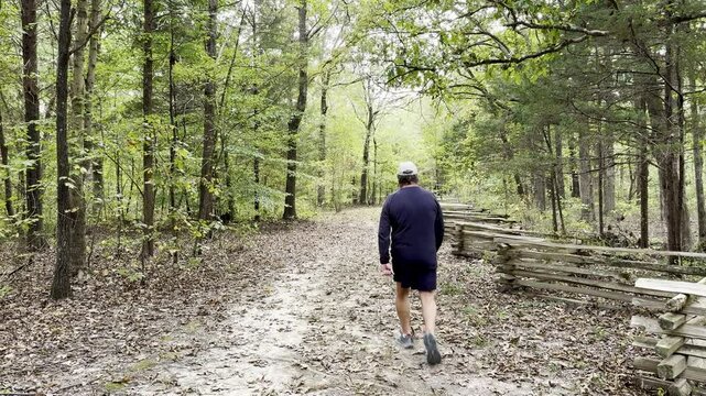 A hiking trail along the Natchez Trace Parkway on a sunny fall day