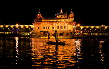 night view of golden temple