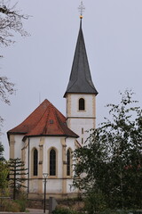 Historische Kirche im Zentrum von Bad Schönborn in Baden-Württemberg