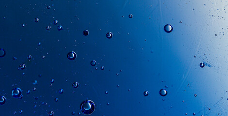 Fluid Beauty: Unveiling the Mysterious Allure of Liquid Art in Oil
