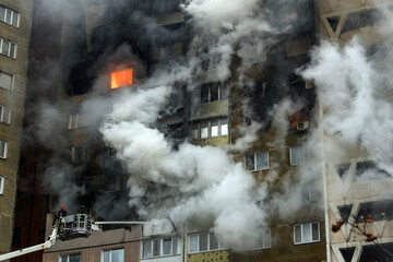 Firefighters are working at the site of a burning residential high-rise building that was damaged by a massive Russian missile strike in Kyiv, Ukraine, on February 7, 2024 © vlamus