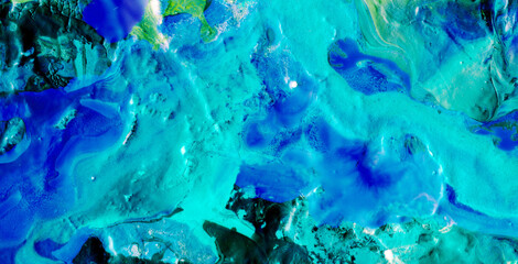 Fluid Beauty: Unveiling the Mysterious Allure of Liquid Art in Oil
