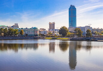 Obraz premium Landscape of the embankment of the city of Yekaterinburg. Yekaterinburg. Russia.. City landmark.