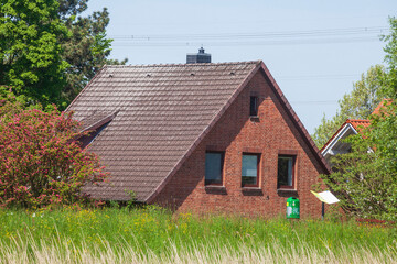 Wohngebäude aus Backstein an der Este, Buxtehude, Niedersachsen, Deutschland