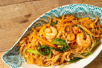 stir fried noodles with vegetables