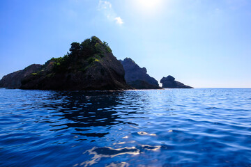ヒリゾ浜渡船の漁船に乗って、海に出るスキンダイバー、シュノーケラーたち。

日本国静岡県伊豆半島賀茂郡南伊豆町中木から渡し船で渡るヒリゾ浜にて。
2022年10月撮影。
