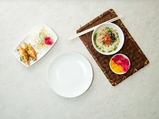 Empty plate between meals	