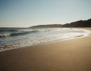 Fototapeta premium Una spiaggia caraibica al crepuscolo, con il mare calmo e palme che si stagliano contro il cielo arancione. 