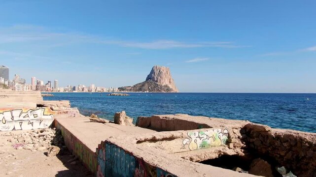 Calpe con el Pe&ntilde;on Ifach Alicante con drone