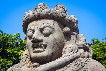 Obraz premium close-up images of the Dvarapala statue, perfect for cultural, historical, and artistic projects, showcasing its intricate details and craftsmanship.