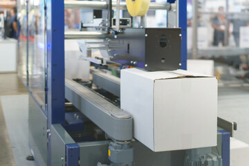 packaging machine, specifically designed for sealing boxes