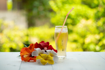 夏と冷たいドリンク