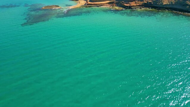 Vistas a&eacute;reas de cala Compte, Ibiza sin gente