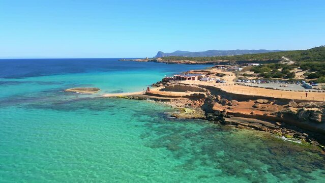 Vistas a&eacute;reas de cala Compte, Ibiza sin gente