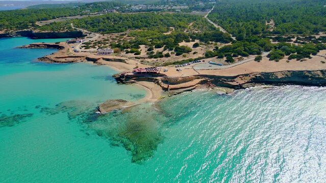 Vistas a&eacute;reas de cala Compte, Ibiza sin gente