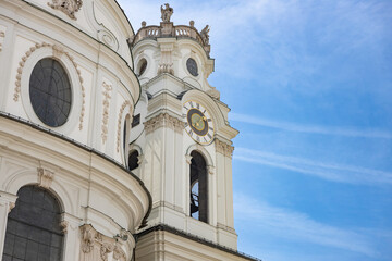 Kollegienkirche am Universitätsplatz in der Altstadt von Salzburg
